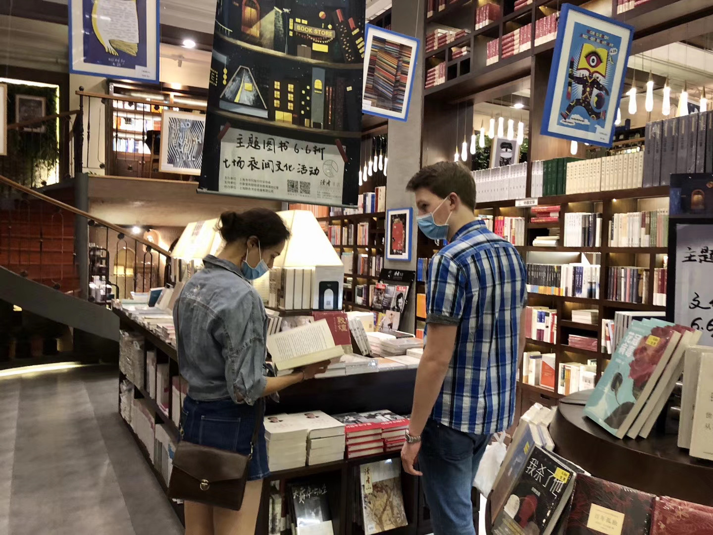 城市夜間經(jīng)濟再升級，深夜書店與劇場繁榮的魅力