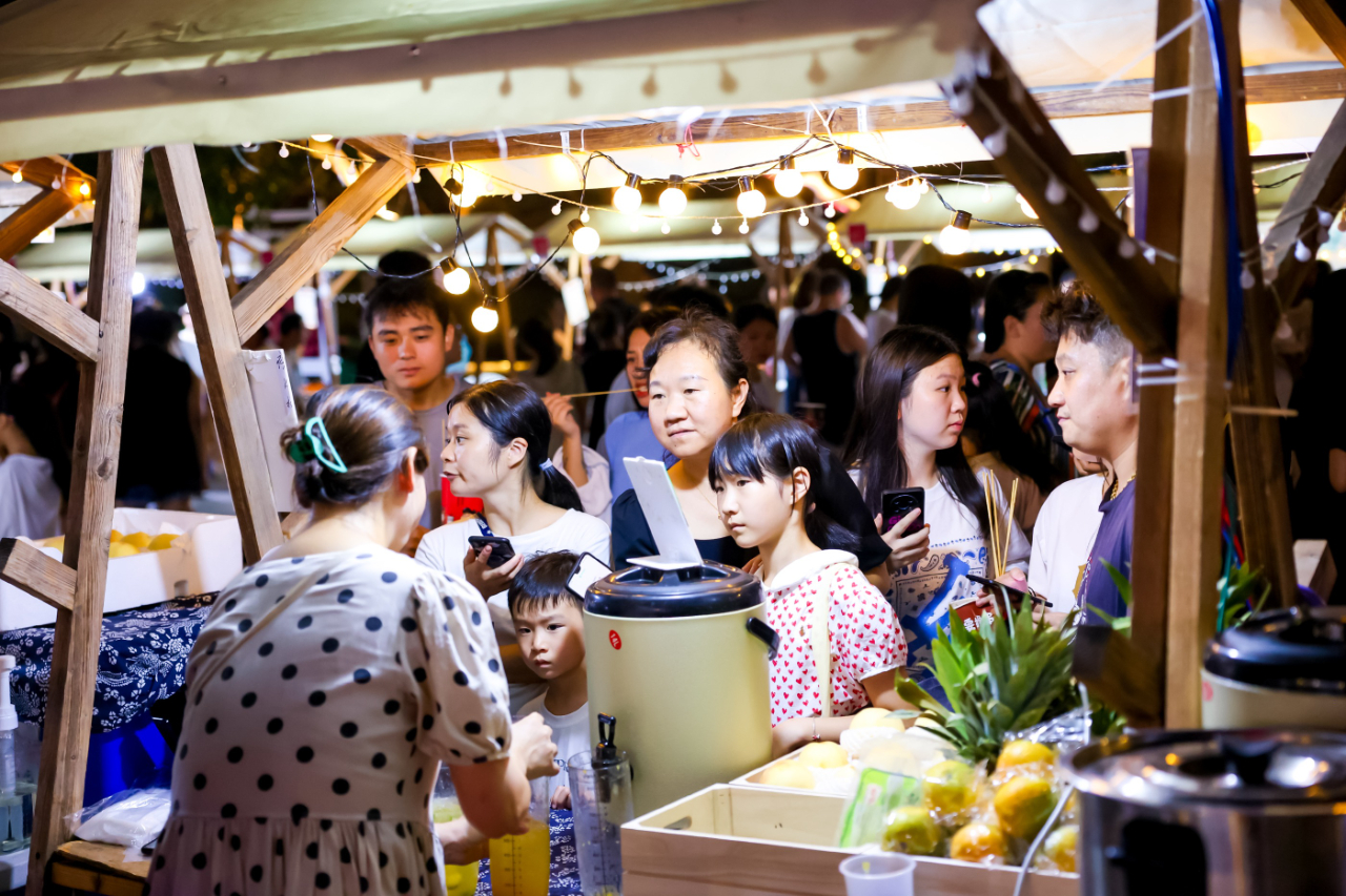 夜間經(jīng)濟(jì)繁榮推動(dòng)城市消費(fèi)創(chuàng)新升級(jí)