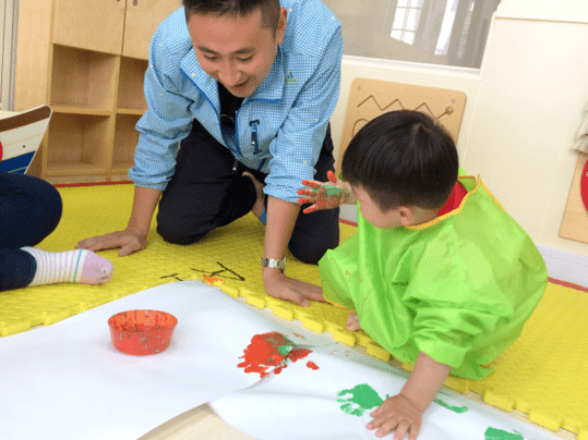 通過親子活動促進(jìn)孩子語言發(fā)展