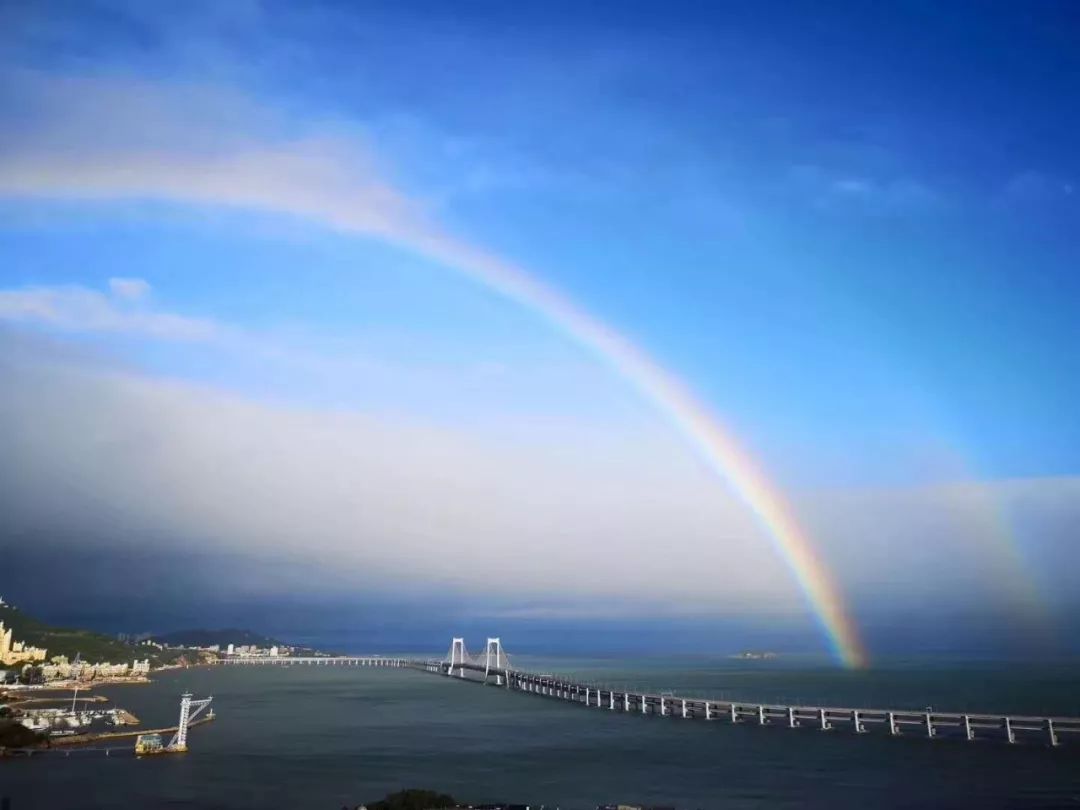 彩虹橋梁，雨后天晴的奇跡