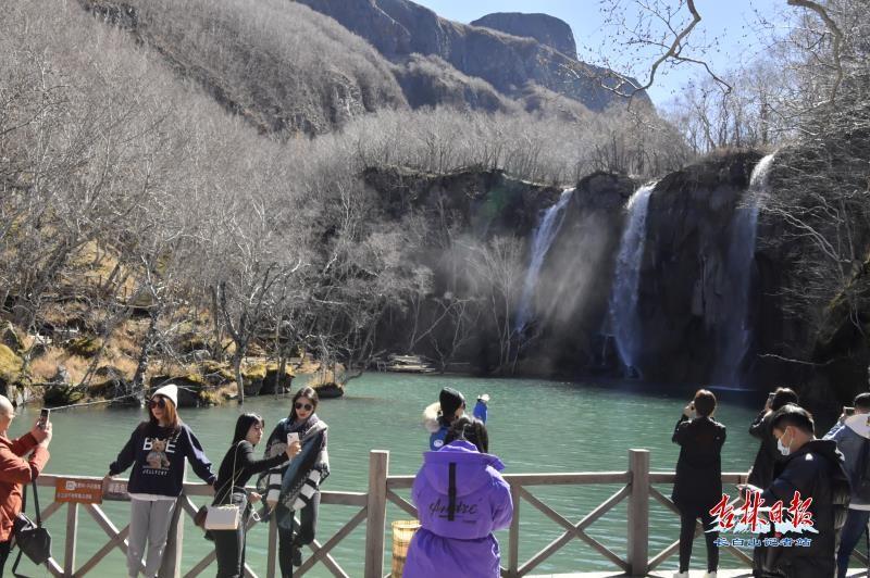 碧藍(lán)的湖泊