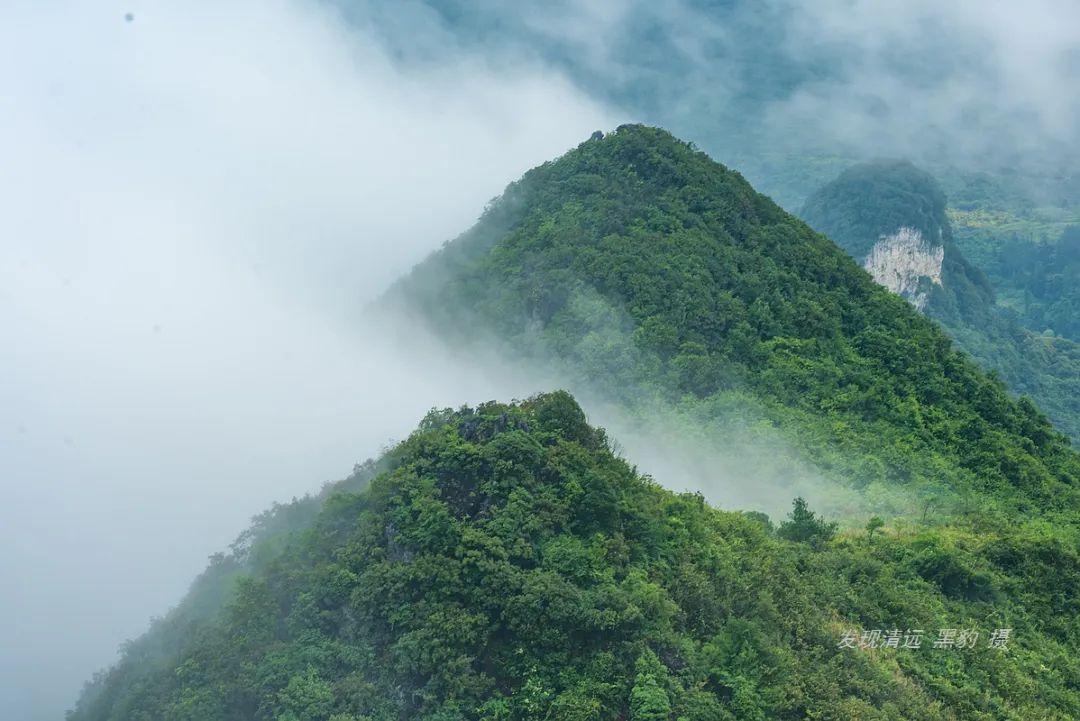 高山之巔迎日出，新的一天啟航時