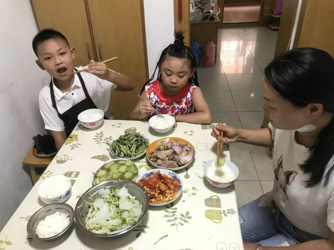 餐桌上的視覺藝術(shù)與味覺享受的探討，食物色香味研究