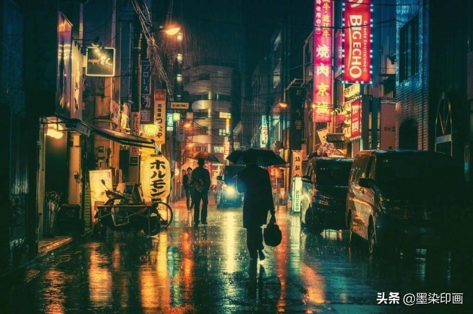 雨后的城市交響曲，街頭清新與濕潤的交響樂章