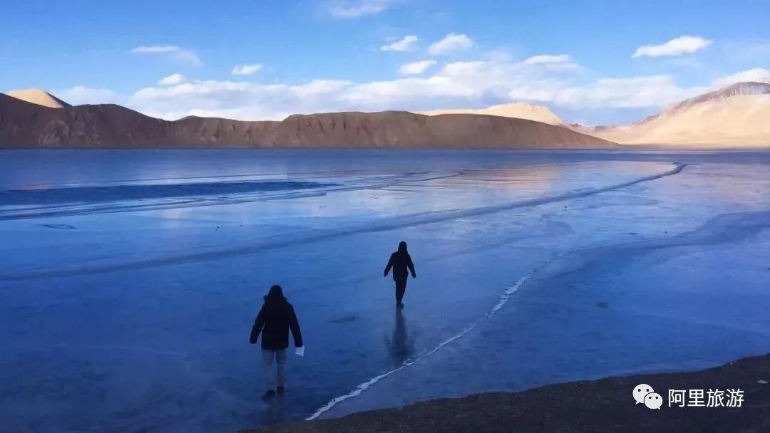 探訪神秘湖泊，深邃湖水的奇幻之旅