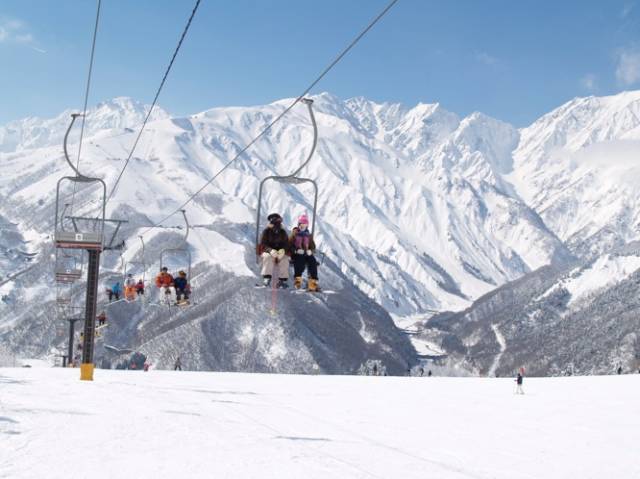 極限滑雪場，雪坡上的勇氣與技藝對決