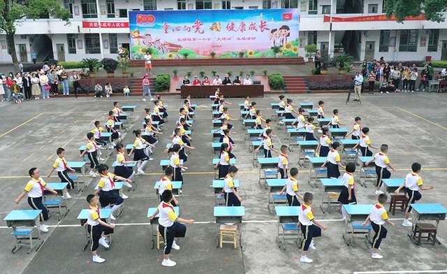 校園文化活動，培育學(xué)生團(tuán)隊(duì)精神與知識共享的合作路徑